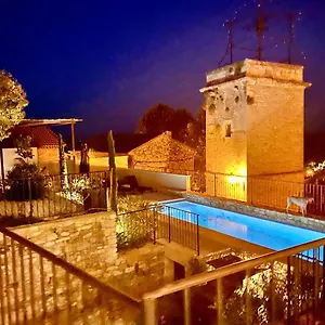 la-tour-carree-chateauneuf-de-gadagne.fr-provencehotel.com/